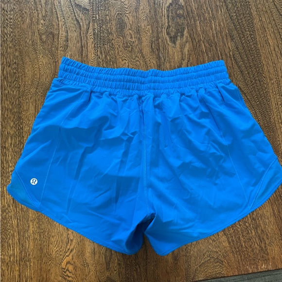 Lululemon hotty hot high rise 4” - Picture 3 of 3